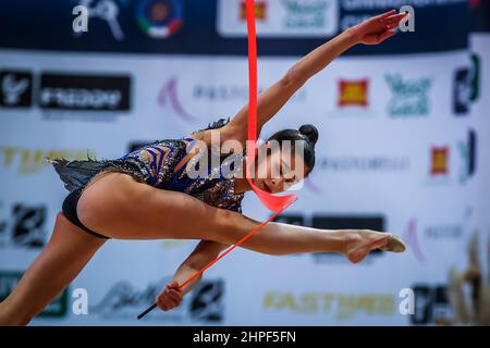 Cuneo, Italien. 19th. Februar 2022. Die Raffaeli Sofia von Ginnastica Fabriano während der rhythmischen Gymnastik FGI Serie A 2022 in der Pala UBI Banca, Cuneo, Italien am 20. Februar 2022 Quelle: Independent Photo Agency/Alamy Live News Stockfoto