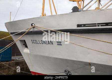 Die Fähre Scillonian III dockte im Hafen von Penzance an. Zwischen März und November fährt das Schiff zu den Scilly-Inseln Stockfoto