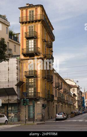 Turin, Italien - 13. August 2021: Palazzo Fetta di Polenta, Casa Scaccabarozzi in Turin, Italien. Stockfoto