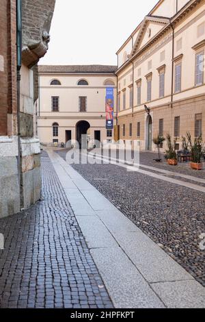 Piazza Sant’Antonio Maria Zaccaria im Bereich hinter dem Baptistery von Cremona, Lombardei, Italien. Stockfoto