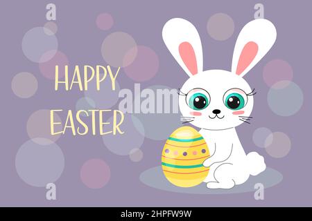Frohe Ostern Grußkarte. Niedliche Cartoon Bunny sitzen und halten Ostern bunte Ei. Lustige Kaninchen Charakter lächelnd. Vektorgrafik flach. Stock Vektor