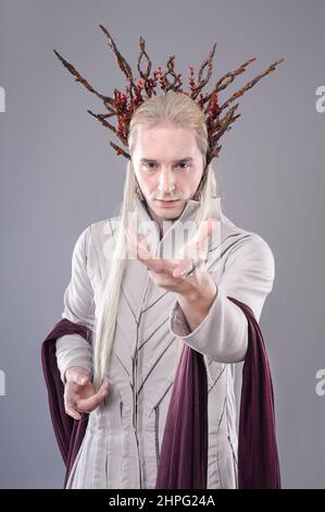 Models in Wizard und Troll gekleidet Stockfoto