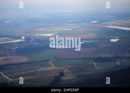 Ländliche Landschaft in der Umgebung von Tokaj, einer historischen Stadt in der Grafschaft Borsod-Abaúj-Zemplén, Nordungarn. Es ist das Zentrum des Tokaj-Heg Stockfoto