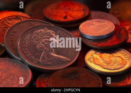 Queen Elizabeth II One Shilling Coin Avers 1978 auf Münzhaufen Nahaufnahme Stockfoto