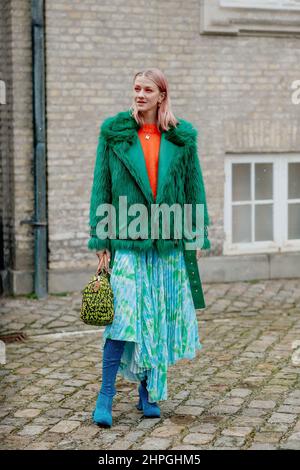 Street Style, Marianne Theodorsen bei der Copenhagen Fashion Week Herbst-Winter 2022-2023, Dänemark, am 2nd. Februar 2022. Foto von Marie-Paola Bertrand-Hillion/ABACAPRESS.COM Stockfoto