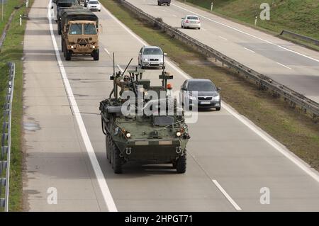 Brno, Tschechische Republik - 30. März 2015:Dragoon Ride - Konvoi der US-Armee fährt durch die Tschechische Republik. Der US-Militärkonvoi, der aus der Ostsee zurückkehrt Stockfoto
