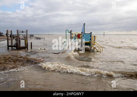 SOUTHEND-ON-SEA, GROSSBRITANNIEN. FEBRUAR 21, Southend Seafront flutet, als Sturm Franklin Großbritannien trifft, der dritte Sturm, der Großbritannien diese Woche traf.am Montag, den 21st. Februar 2022. (Kredit: Lucy North | MI News) Kredit: MI Nachrichten & Sport /Alamy Live News Stockfoto