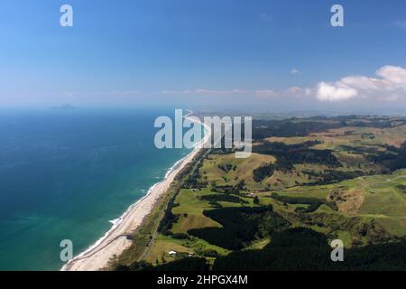 Küste von Neuseeland von einem Hubschrauber aus gesehen Stockfoto