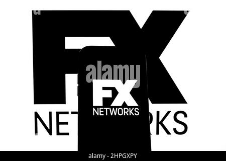 Spanien. 17th. Februar 2022. In dieser Abbildung wird ein FX Networks-Logo angezeigt, das auf einem Smartphone angezeigt wird. Kredit: SOPA Images Limited/Alamy Live Nachrichten Stockfoto