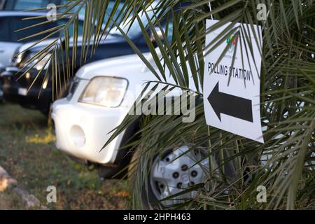 Ein Wahllokal-Schild, wie es bei den Parlamentswahlen in Marlborough, Harare, zu sehen war. Simbabwe. Stockfoto