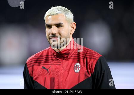 Theo Hernandez vom AC Mailand schaut während des Serie A-Spiels zwischen US Salernitana 1919 und AC Mailand am 19. Februar 2022 im Stadio Arechi, Salerno, Italien. Foto von Giuseppe Maffia. Stockfoto
