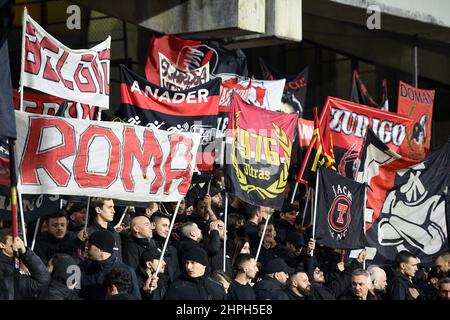 Salerno, Italien. 19th. Februar 2022. Unterstützer des AC Mailand während der Serie Ein Spiel zwischen US Salernitana 1919 und AC Mailand im Stadio Arechi, Salerno, Italien am 19. Februar 2022. Kredit: Giuseppe Maffia/Alamy Live Nachrichten Stockfoto