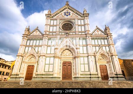 Basilika des Heiligen Kreuzes, eine der berühmtesten Kirchen in Florenz, Italien, Europa. Stockfoto