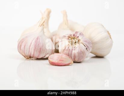 Stilisiertes Bild von Knoblauch, aufgenommen in einem Studio mit professioneller Beleuchtung Stockfoto