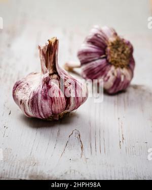 Stilisiertes Bild von Knoblauch, aufgenommen in einem Studio mit professioneller Beleuchtung Stockfoto