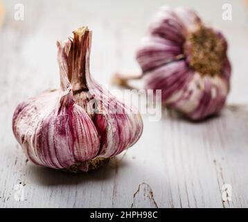 Stilisiertes Bild von Knoblauch, aufgenommen in einem Studio mit professioneller Beleuchtung Stockfoto