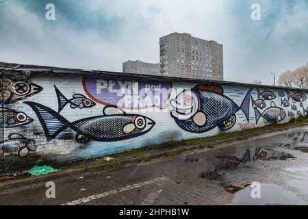 Zawiercie, Polen - April 2021: Street Art Malerei an Garagenwänden Stockfoto