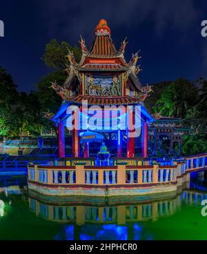 Singapur - 11. September 2019: Buddhistische Pagode in den Haw Par Villa Gardens, Tiger Balm Brothers Park mit über 1000 Statuen aus der chinesischen Mythologie Stockfoto