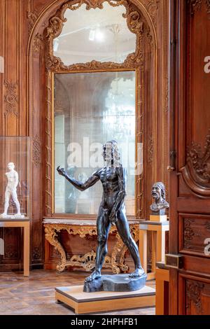 Bronzeskulptur des hl. Johannes des Täufers im l'Hotel Biron, Musée Rodin, Paris, Frankreich Stockfoto