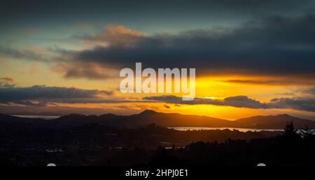 Sonnenaufgang über der Bucht von San Francisco, Kalifornien Stockfoto