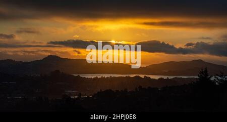 Sonnenaufgang über der Bucht von San Francisco, Kalifornien Stockfoto