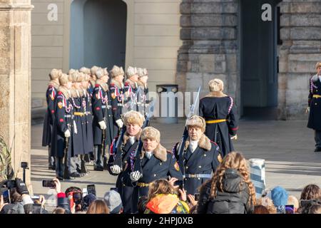 Änderung der Wachzeremonie der Prager Burg Stockfoto