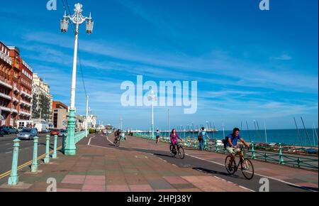 Fahrradwege nur für Radfahrer entlang der Küste von Brighton, Brighton, Großbritannien. Stockfoto