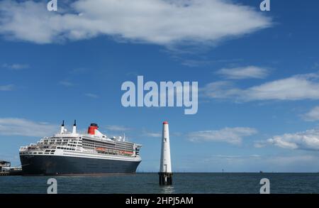 Das RMS Queen Mary 2 am Port Phillip Bay Melbourne Australia. Stockfoto