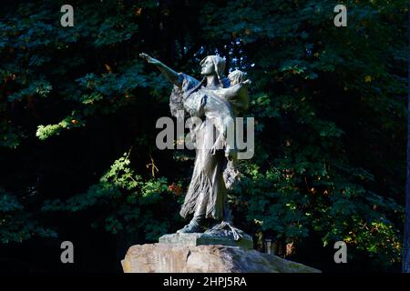 Sacajawea und Jean-Baptiste Skulptur in Washington Park, Portland, Oregon. Sakakawea war eine Shoshone Indianerin, die die einzige Frau in war Stockfoto