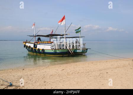 Probolinggo Indonesien - 20. Dezember 2020. Gili Ketapang ist ein Dorf und eine kleine Insel in der Madura-Straße. Ein Ort für Meerestourismus und Schnorcheli Stockfoto