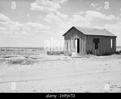 Dorothea lange - Dürre verlassene Haus am Rande der Great Plains in der Nähe von Hollis, Oklahoma, USA - 1938 Stockfoto