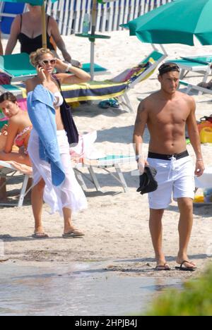 Meer 2008 Sardinien Porto Cervo Alba Ruja Francesco Totti Und Ehefrau Ilary Blasi Im Urlaub An Der Costa Smeralda Stockfoto