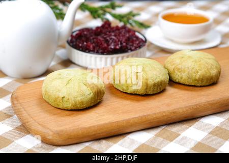 Blumen Matcha Kuchen Stockfoto