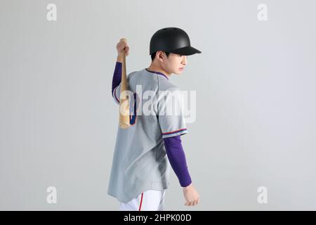 Baseballspieler, asiatisch-koreanischer Mann mit Fledermaus Stockfoto