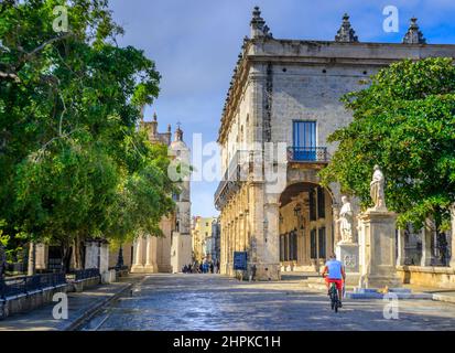 Straße mit Stein gepflastert im historischen Viertel von Havanna, Kuba Stockfoto