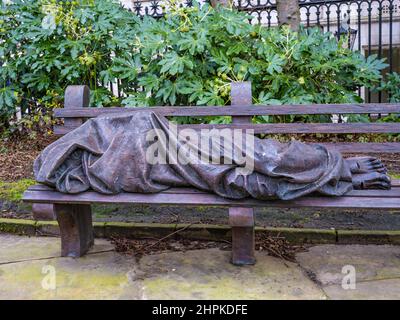 Statue des obdachlosen jesus in der Kirche unseres Knaben und Heiligen Nikolaus in Liverpool Stockfoto