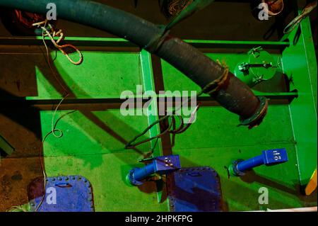 Benzin-Schiff im Hafen Olbia, Sardinien, Italien Stockfoto