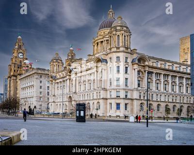 Three Graces, Liverpool, England, bestehend aus dem Liver Building, Cunard Building und dem Port of Liverpool Building, gelegen im Pierhead-Gebiet Stockfoto