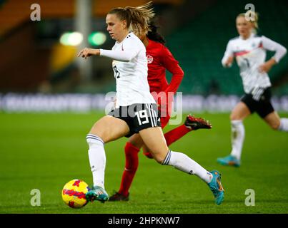 NORWICH, Großbritannien, FEBRUAR 20: Klara Buhl (Bayern München) aus Deutschland Während des Arnold Clark Cup zwischen Deutschland und Kanada auf der Carrow Road, NOR Stockfoto