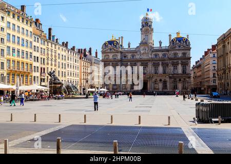 LYON, FRANKREICH - 24. MAI 2015: Dies ist das Rathaus von Lyon am Place des Terreaux. Stockfoto