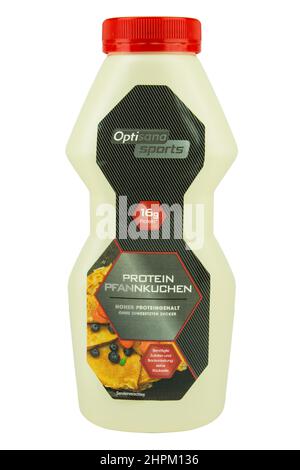 Hamburg, Deutschland - Februar 22 2022: Optisano Sport Protein Pfannkuchen auf weissem Hintergrund - Optisano Sport Protein Pfannkuchen auf weißem Backgroun Stockfoto