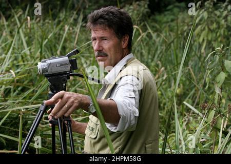 Carlos Schuler, Retter von Tieflandgorillas in der Nähe von Bukavu, Kivu, Kongo. Ohne Carlos Schuler, Leiter des Biega-Nationalparks in der Nähe von Bukavu am Kivu-See im Osten des Kongo, gäbe es keine Gorillas mehr. Der Schweizer Parkdirektor verhandelte immer wieder mit den Kriegsparteien, um die Tiere zu retten und riskierte sein Leben. Die Population der Tiere hat sich seit dem Krieg erholt, auch weil er ehemalige Wilderer zu Rangern ausgebildet hat. Für die 400 Elefanten gab es jedoch keine Rettung. Stockfoto