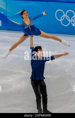 18. Februar 2022, Peking, Hebei, China: Severin KIEFER und Miriam ZIEGLER (AUT) treten während der Olympischen Winterspiele 2022 in Peking, Hebei, China, beim Pair Figure Skating Short Program im Capital Indoor Stadium auf. (Bild: © Walter G. Arce Sr./ZUMA Press Wire) Stockfoto