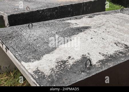 Teer Schwarz Flüssiges Bitumen Abdichtung Betonstruktur Oberflächenbeschichtung Textur Industrie. Stockfoto