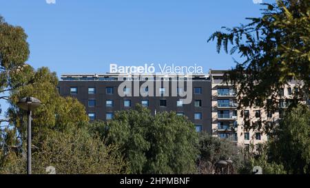 VALENCIA, SPANIEN - 22. FEBRUAR 2022: Barcelo Hotel Group ist eine spanische Hotelkette Stockfoto