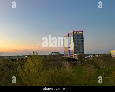 Orlando, FL USA - 11. Dezember 2021: Das Wave Hotel am Lake Nona in Orlando, Florida. Stockfoto