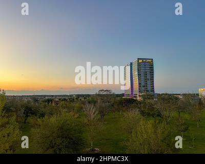 Orlando, FL USA - 11. Dezember 2021: Das Wave Hotel am Lake Nona in Orlando, Florida. Stockfoto