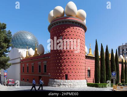 Dalí Theater-Museum in Figueres, Provinz Girona, Katalonien, Spanien. Das Gebäude wurde von Joaquim de Ros i Ramis und Alexandre Bonaterra entworfen. Sal Stockfoto