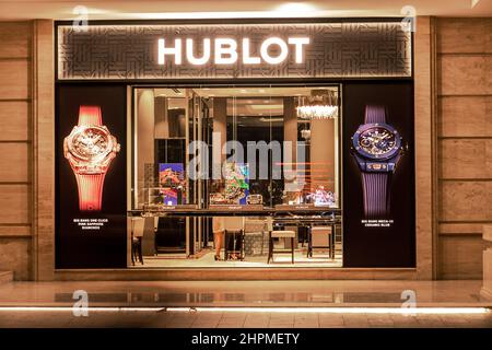 HUBLOT beleuchtete Uhrenfassade in Ho-Chi-Minh-Stadt, Vietnam 26. februar 2020 Stockfoto