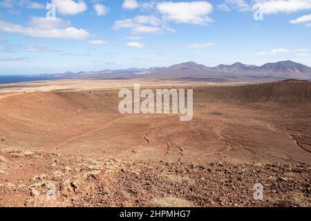 Montana Roja Krater, Playa Blanca, Lanzarote, Kanarische Inseln. Stockfoto